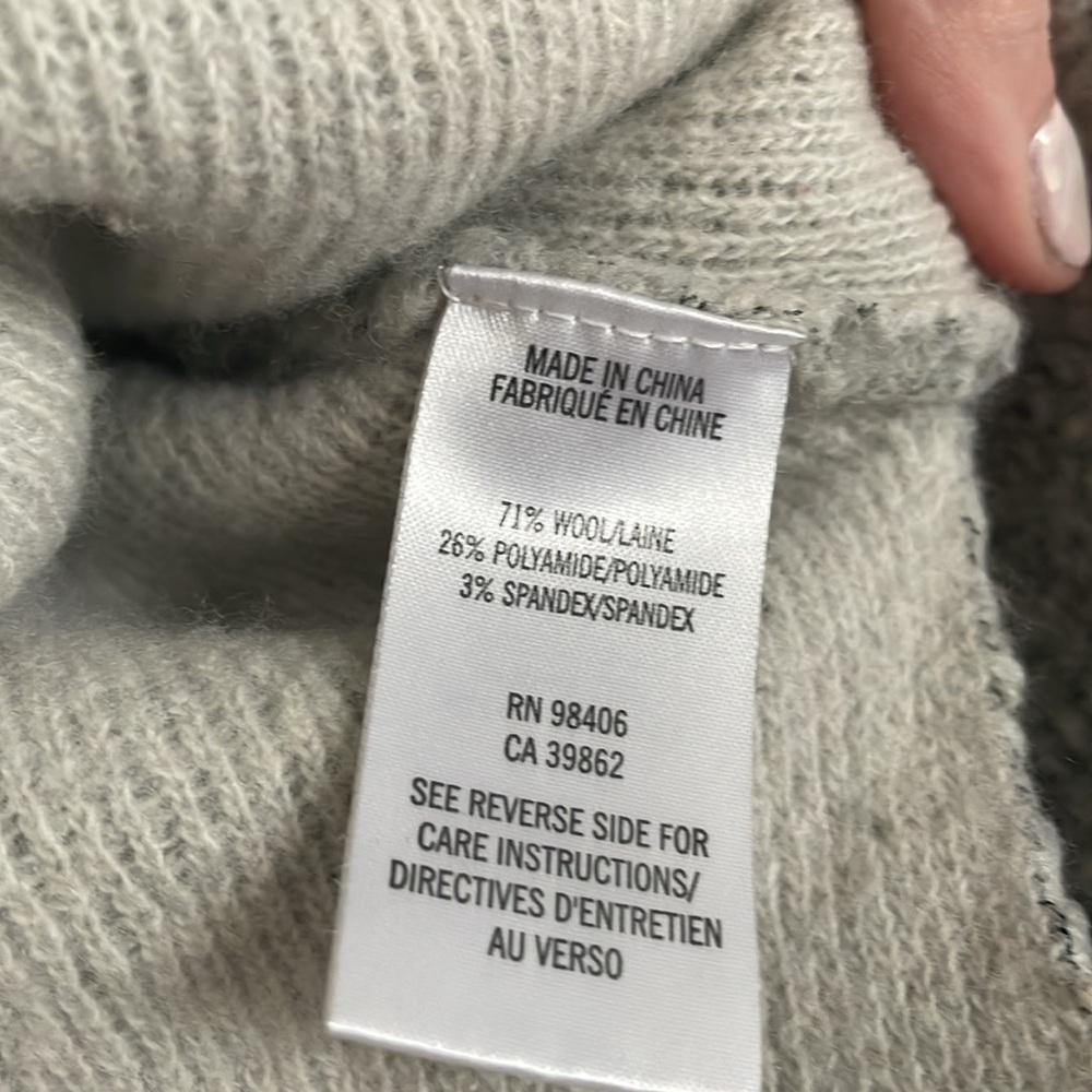 Sweater - Picture 4 of 5